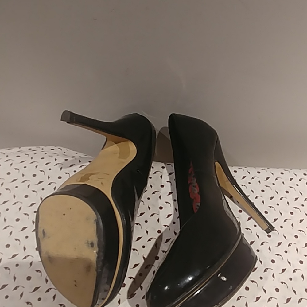 Shoes - Picture 4 of 4